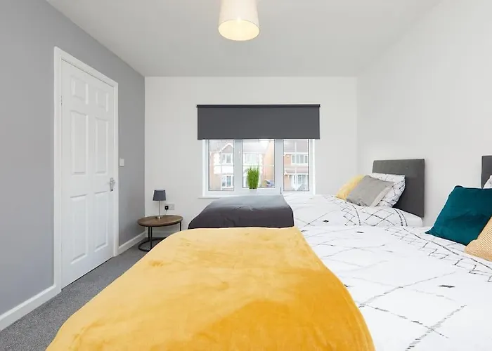 2 Bed Derby House - Parking - Rolls Royce & City Centre