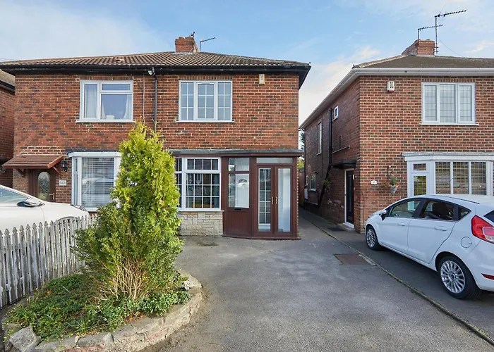 2 Bed Derby House - Parking - Rolls Royce & City Centre