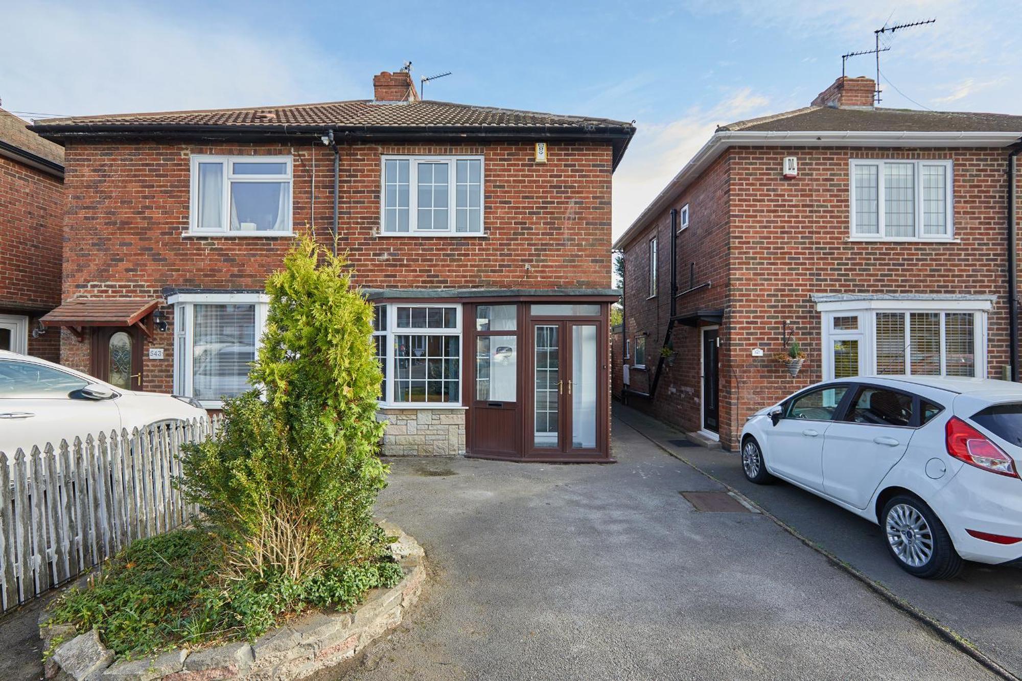 Apartment 2 Bed House - Parking - Rolls Royce & Centre